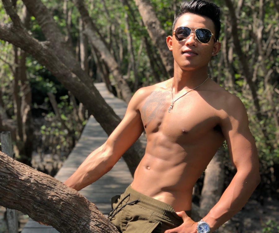 Gay Asian Hunk Paysite